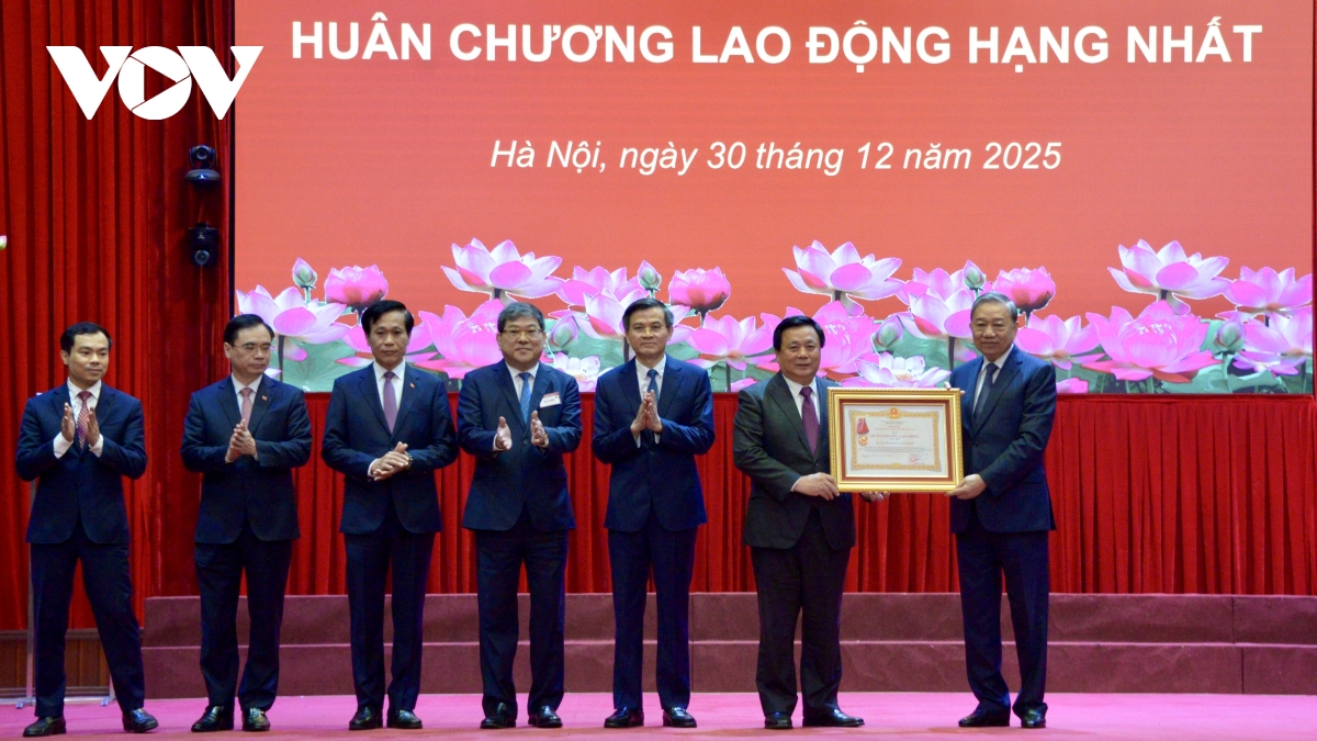 Tổng Bí thư trao Huân chương Lao động hạng Nhất cho Học viện Chính trị Quốc gia Hồ Chí Minh